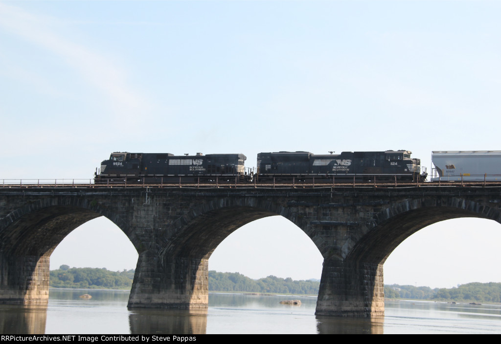 NS 9524 leads a train from Enola over Rockville bridge